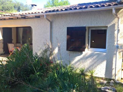 Delightful Holiday Home In Mejannes Le Clap With Pool