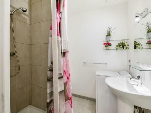 Delightful Holiday Home In Mejannes Le Clap With Pool