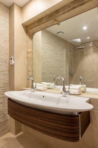 Bed & Breakfast La Tour Des F�es