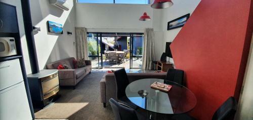 The Moorings Motel And Apartments