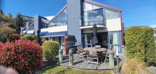 The Moorings Motel And Apartments