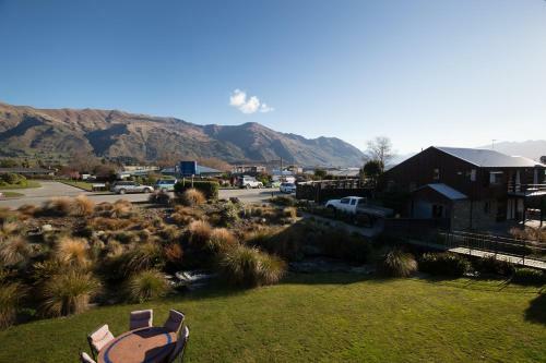 Clearbrook Motel & Serviced Apartments