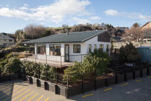 Clearbrook Motel & Serviced Apartments