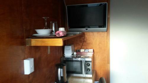 747 Motel & Car Hire