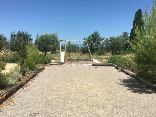 Cosy Villa In Montbrun-des-corbieres With Jacuzzi
