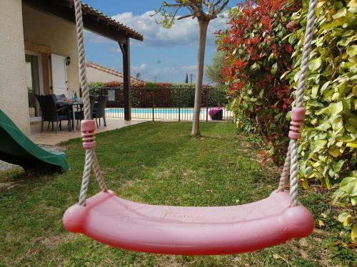 Comfortable Villa With Jacuzzi In Montburn-des-corbieres