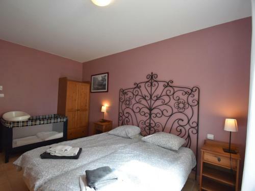 Comfortable Villa With Jacuzzi In Montburn-des-corbieres