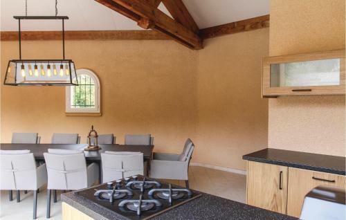 Five-bedroom Holiday Home In Montelimar