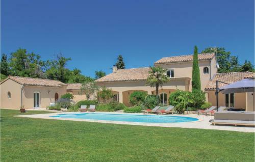Five-bedroom Holiday Home In Montelimar
