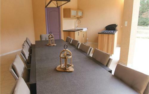 Five-bedroom Holiday Home In Montelimar