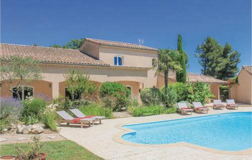 Five-bedroom Holiday Home In Montelimar