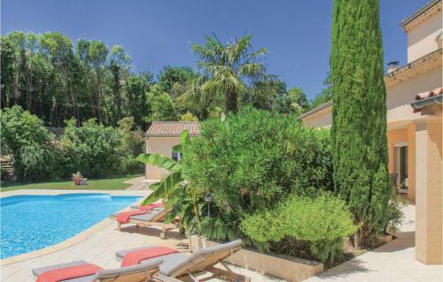Five-bedroom Holiday Home In Montelimar