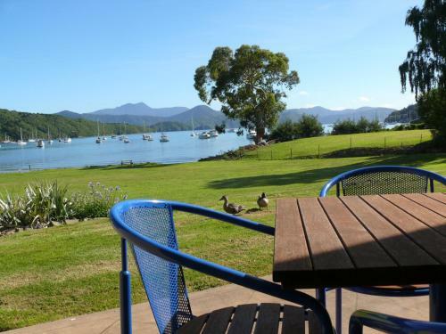 Bay Vista Waterfront Motel