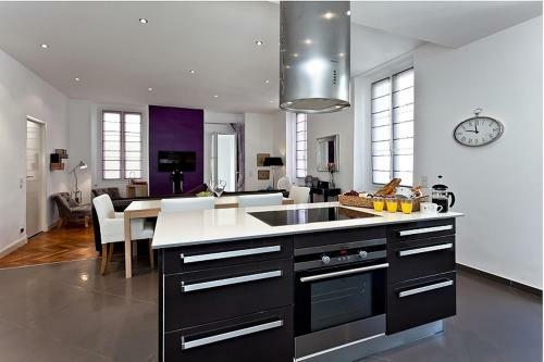 Sunlight Properties - Amourviolette - Central Apartment W Rare Terrace