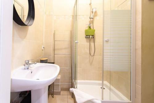 Gambetta Furnished Apartment