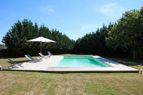Pauillac Chateau Sleeps 10 With Pool And Wifi