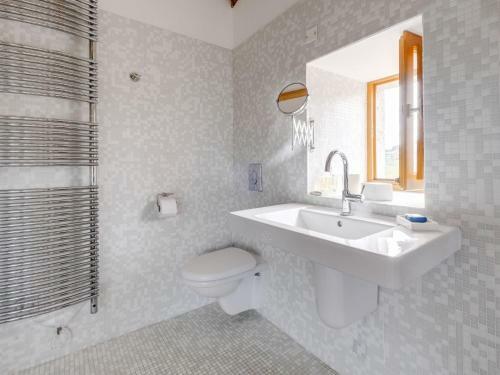 Cozy Cottage In Penne-d'agenais With Private Pool