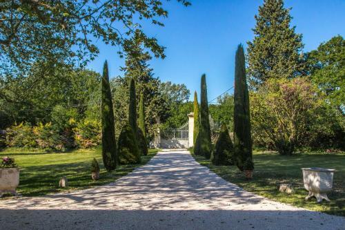 Stunning Farmhouse With Heated Private Pool In Provence