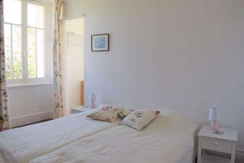 Belle Villa En Granit Rose Vue Sur Mer � Perros-guirec - R�f 943