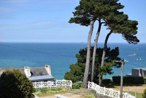 Belle Villa En Granit Rose Vue Sur Mer � Perros-guirec - R�f 943