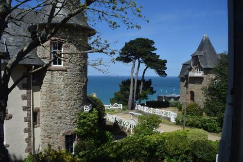 Belle Villa En Granit Rose Vue Sur Mer � Perros-guirec - R�f 943