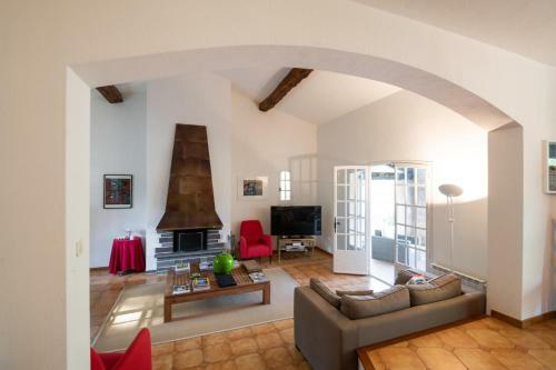 Peymeinade Villa Sleeps 8 Pool Air Con Wifi