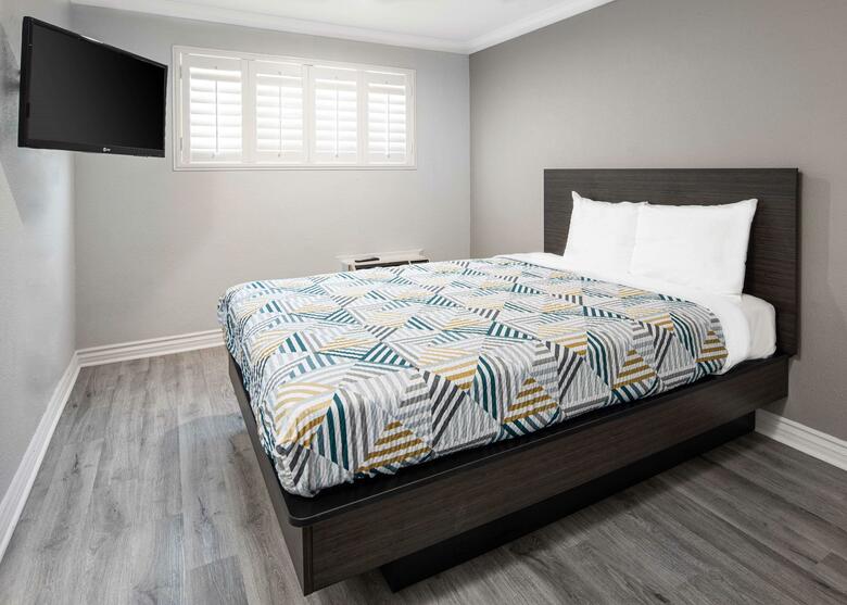 Hotel Anaheim Rodeway Inn & Suites