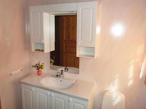 Holiday Home Varalds�y Gjuvsland