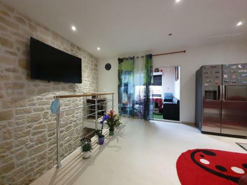 Modern Holiday Home In Puich�ric Near Kayaking, Camping