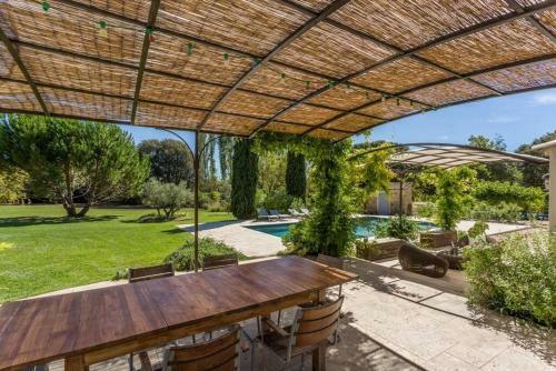 Villa With 6 Bedrooms In Rognes With Private Pool And Wifi
