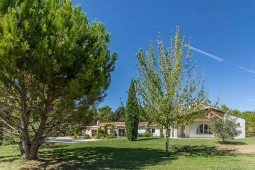 Villa With 6 Bedrooms In Rognes With Private Pool And Wifi