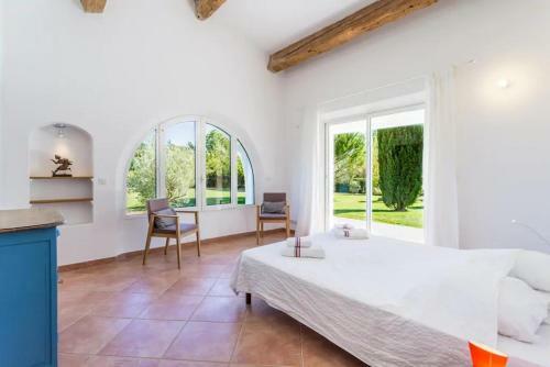 Villa With 6 Bedrooms In Rognes With Private Pool And Wifi