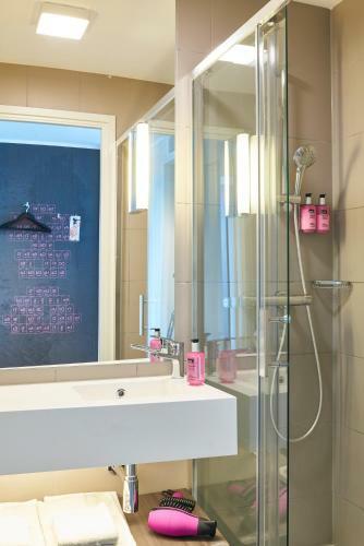 Hotel Moxy Paris Charles de Gaulle Airport