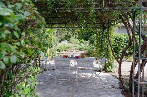 Villa Le Bastidoun Proven�al House