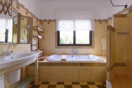 Villa Le Bastidoun Proven�al House