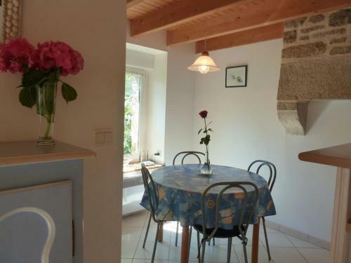 Comfortable Holiday Home In Roscoff With Garden