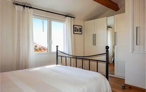 Stunning Home In Saint Chinian W/ 2 Bedrooms