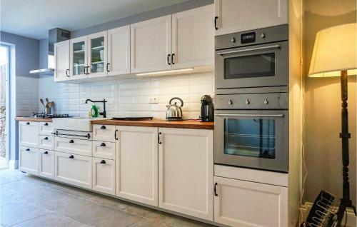 Stunning Home In Saint Chinian W/ 2 Bedrooms