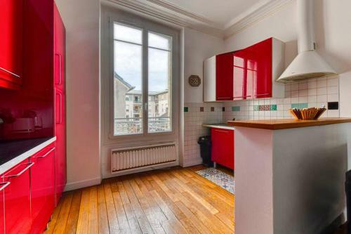 Chic Apart In Parisian Style