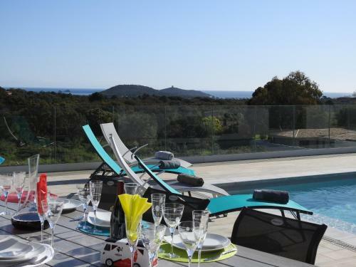 Villa D'architecte Avec Vue Mer Et Piscine Chauff�e