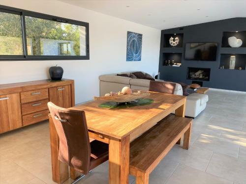 Villa D'architecte Avec Vue Mer Et Piscine Chauff�e