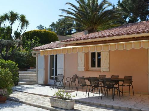 Bright Villa In Sainte-maxime With Private Pool