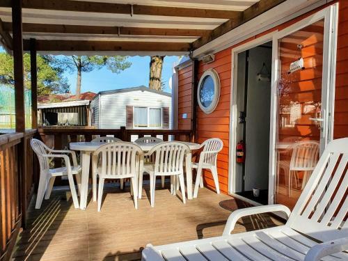 Endearing Mobile Home In Saint-jean-de-mont With Jacuzzi
