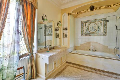Maine D'euche Chateau Sleeps 30 Pool Wifi