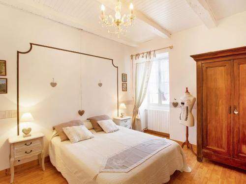Spacious Holiday Home In Saint-martin Le Redon With Garden
