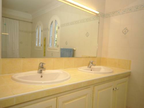 Wonderful Villa In Saint-paul-en-foret With Sauna