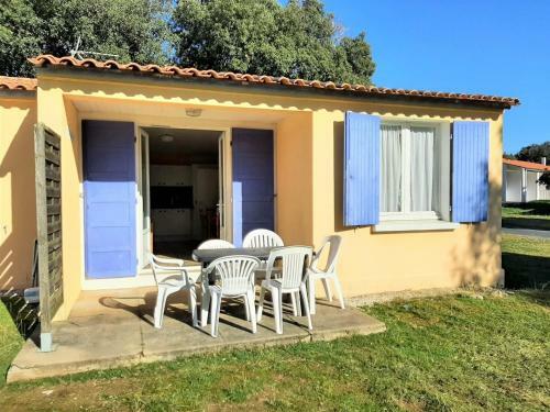 Classy Holiday Home In Saint-savinien With Sauna, Jacuzzi