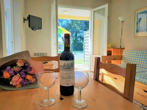 Classy Holiday Home In Saint-savinien With Sauna, Jacuzzi