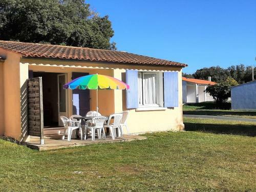 Pleasant Holiday Home In Saint-savinien With Pool