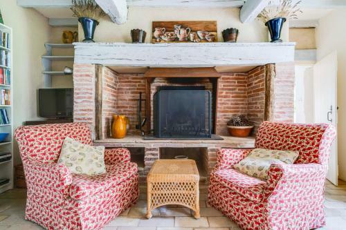 Saint-urcisse Villa Sleeps 8 Pool Wifi